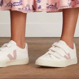 VEJA WOMENS RECIFE SNEAKER women size 10